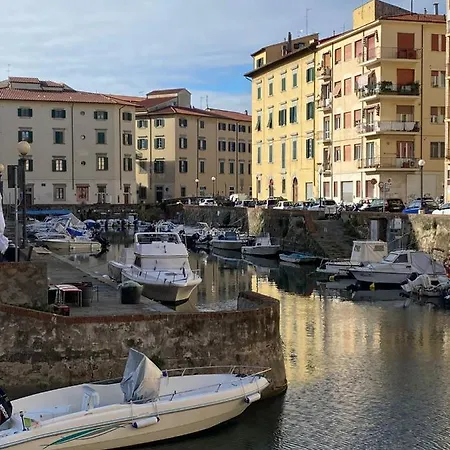 Renovated Apartment With 3 Bedrooms In An Historic Palazzo Between Port And Old Town Livorno Exterior photo