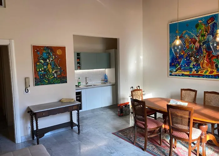 Renovated Apartment With 3 Bedrooms In An Historic Palazzo Between Port And Old Town