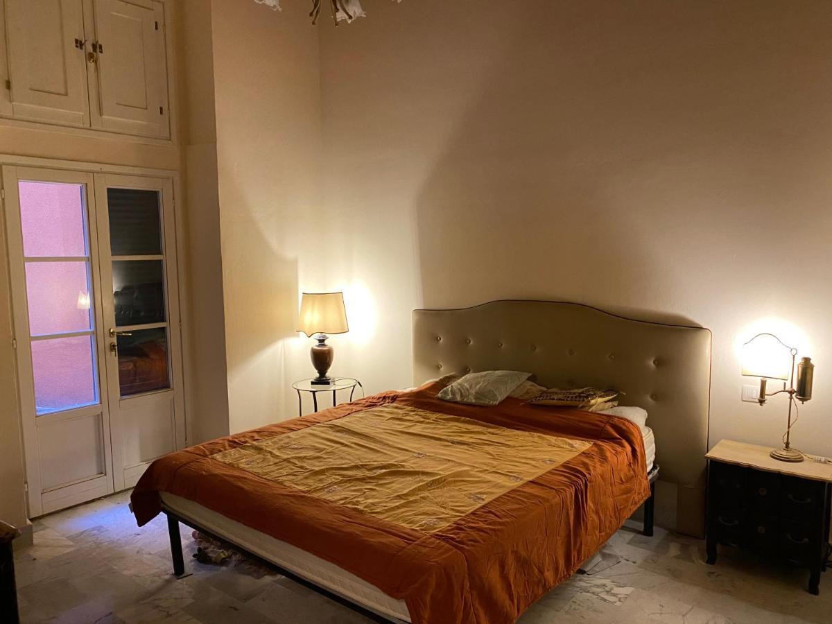 Renovated With 3 Bedrooms In An Historic Palazzo Between Port And Old Town Apartment *