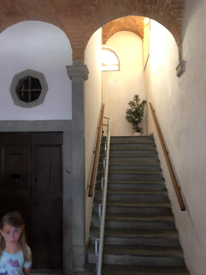 Apartment Renovated With 3 Bedrooms In An Historic Palazzo Between Port And Old Town