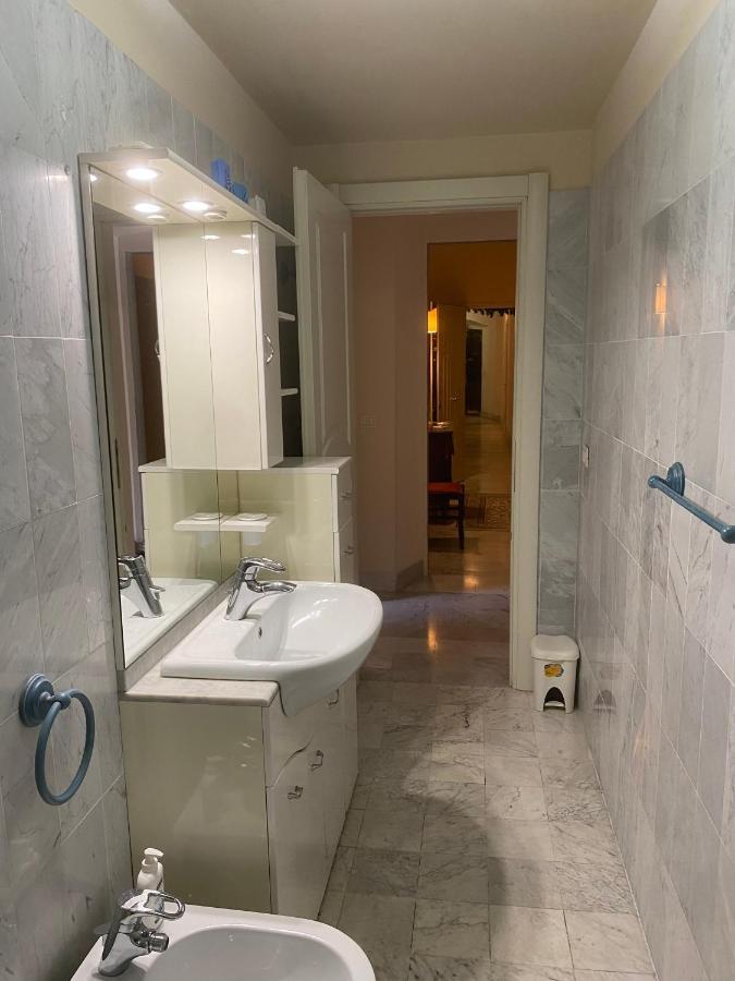 Renovated With 3 Bedrooms In An Historic Palazzo Between Port And Old Town Apartment