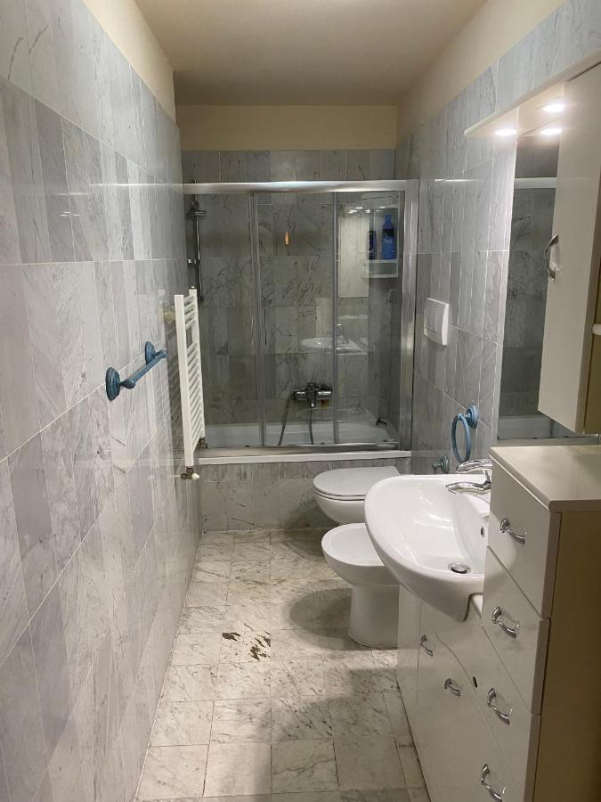 Renovated With 3 Bedrooms In An Historic Palazzo Between Port And Old Town Apartment *