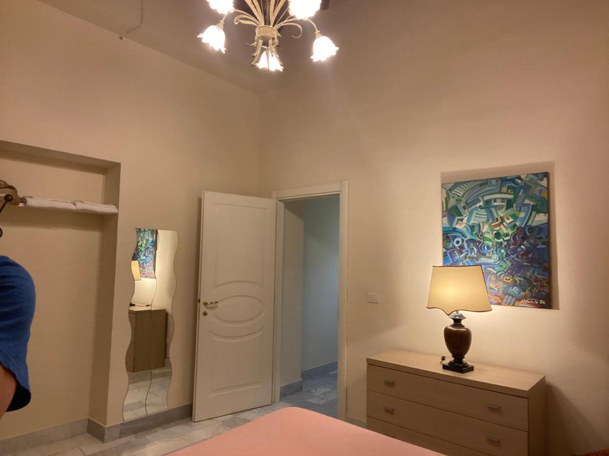 Apartment Renovated With 3 Bedrooms In An Historic Palazzo Between Port And Old Town *