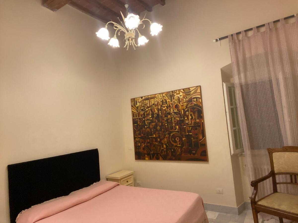 Apartment Renovated With 3 Bedrooms In An Historic Palazzo Between Port And Old Town *