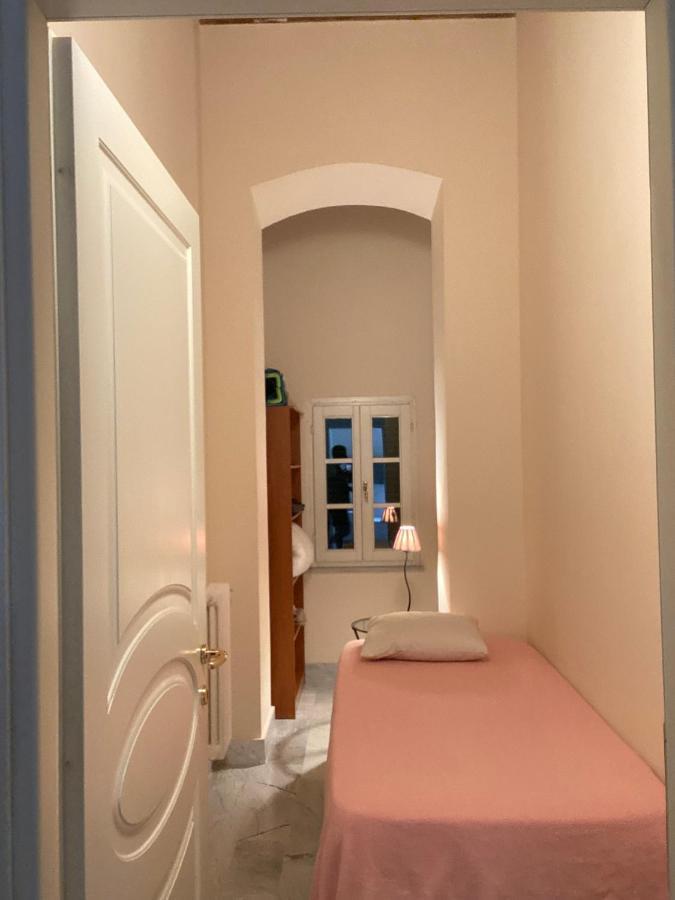 Renovated With 3 Bedrooms In An Historic Palazzo Between Port And Old Town Apartment Livorno