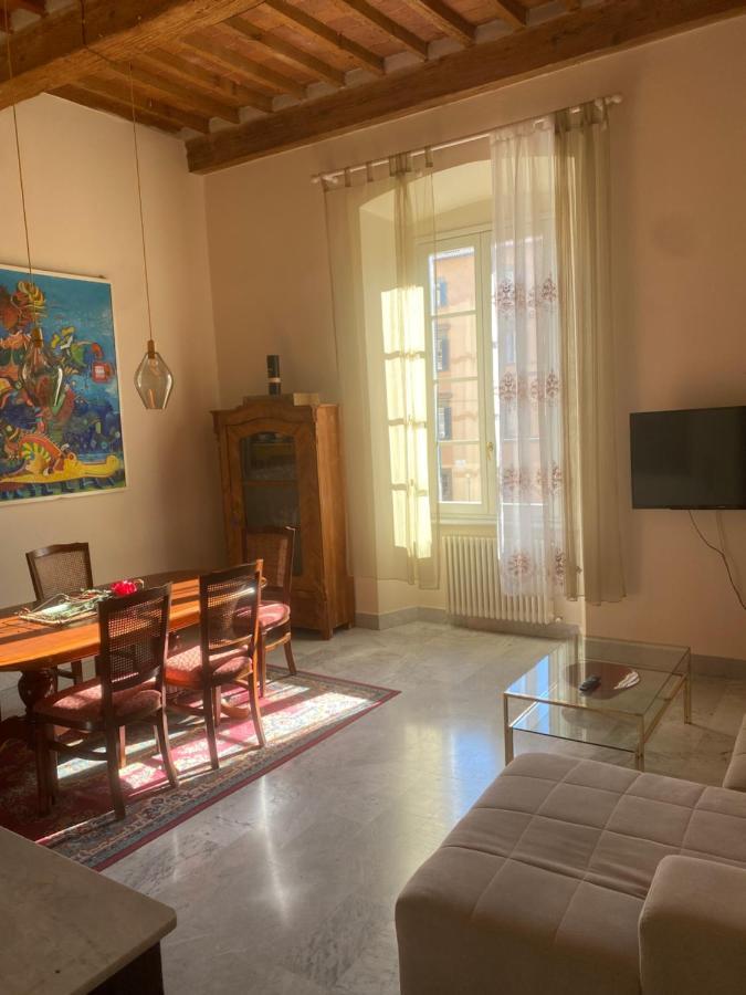 Apartamento Renovated With 3 Bedrooms In An Historic Palazzo Between Port And Old Town